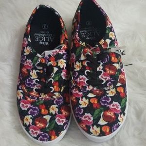 💋😍 Disneyland Alice in wonderland tennis shoes
